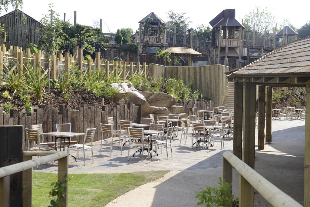 Chessington Safari Hotel Exterior photo