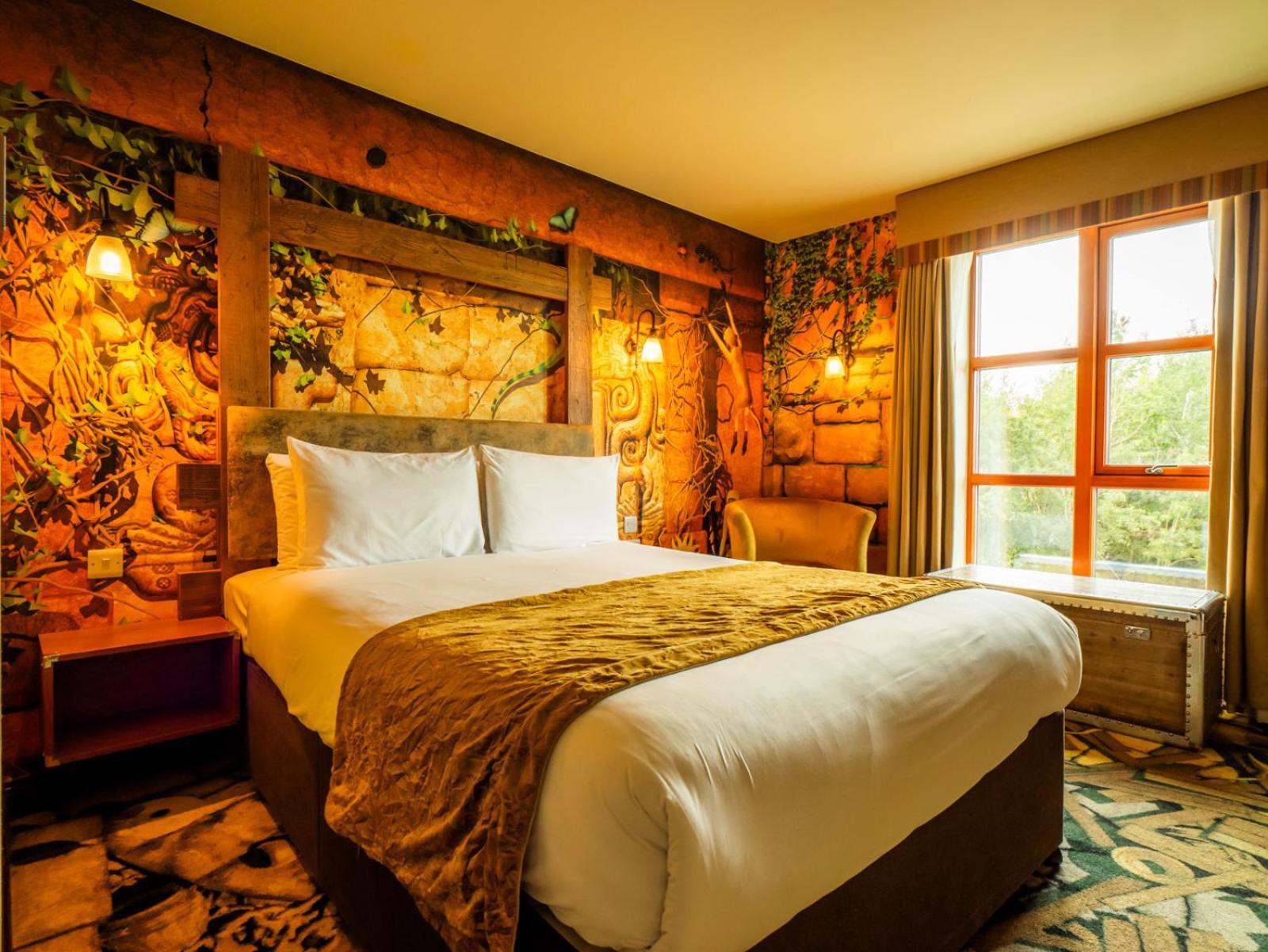 Chessington Safari Hotel Exterior photo